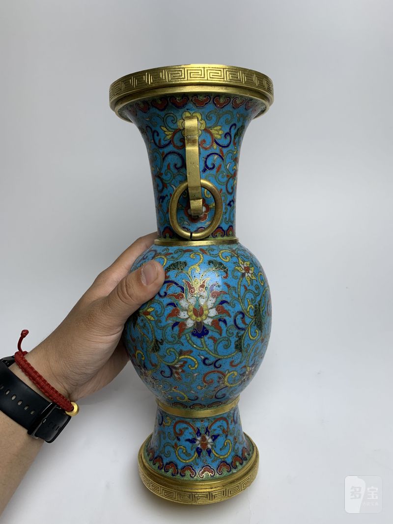 清乾隆 铜胎掐丝珐琅缠枝花卉纹环耳瓶一对 - 图13